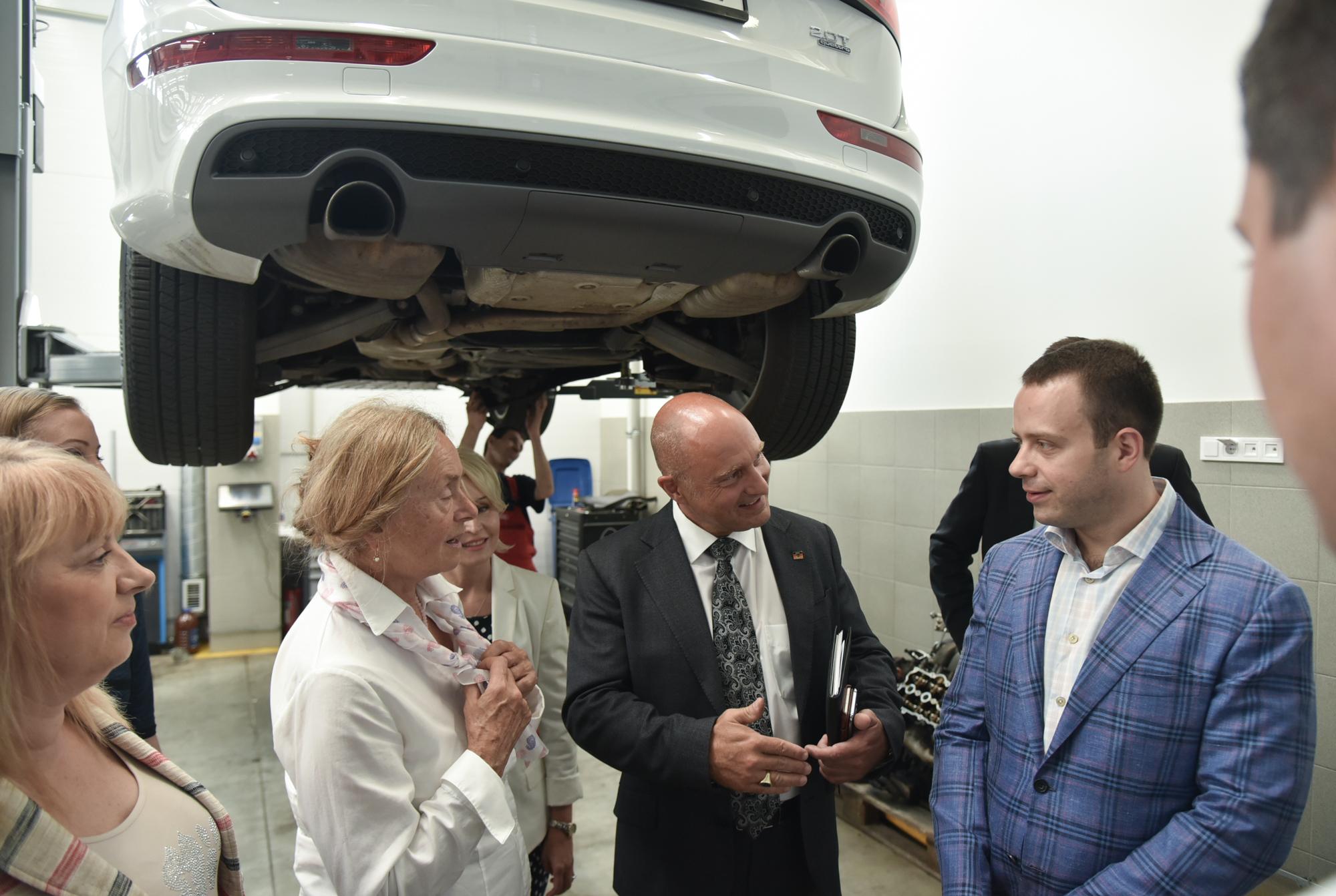 Немецкая делегация посетила центр Audi_11
