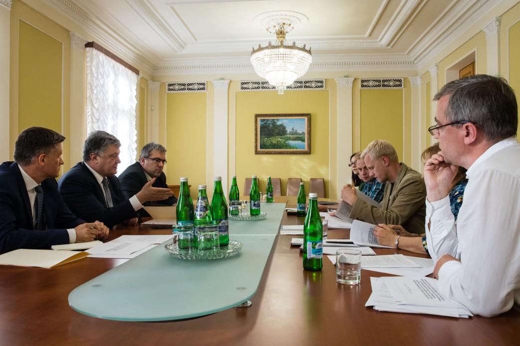 Петр Порошенко проводит встречу