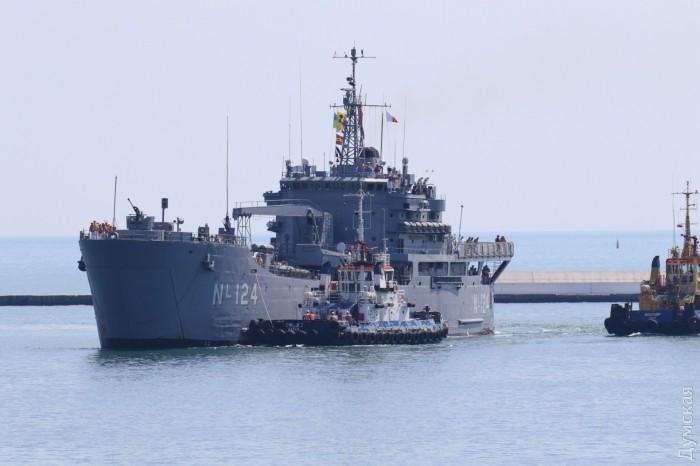Военные корабли НАТО зашли в порт Одессы