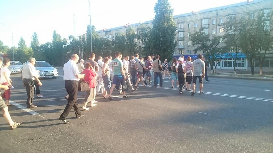 Митингующие перекрыли движение на Харьковском шоссе