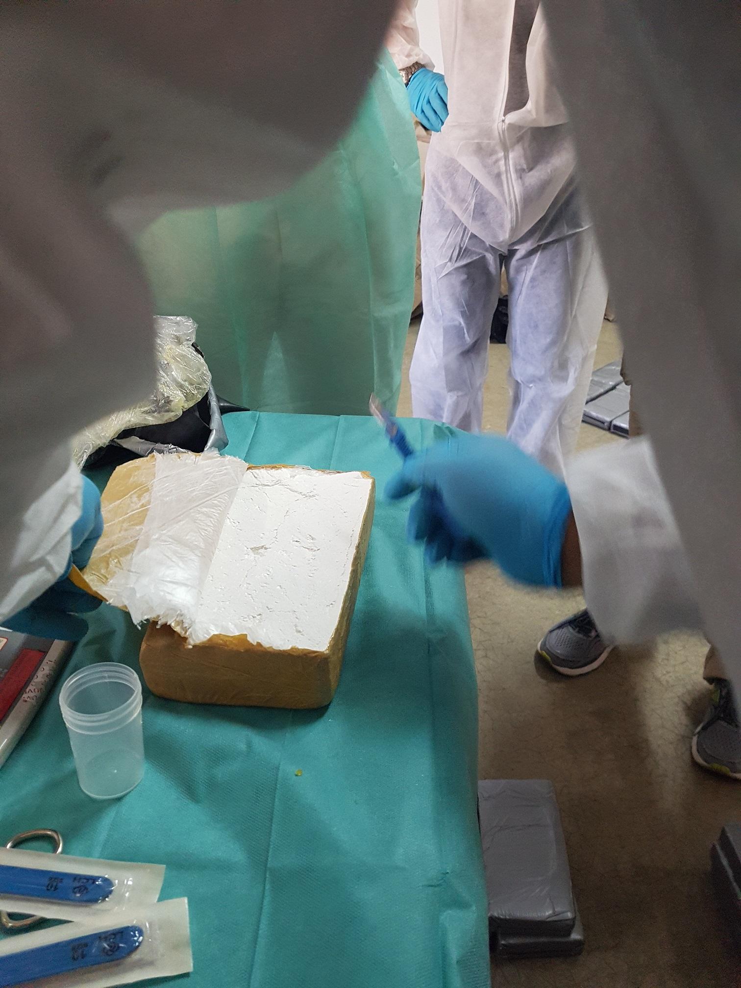 В Тихом океане на яхте обнаружили 1,4 тонны кокаина
