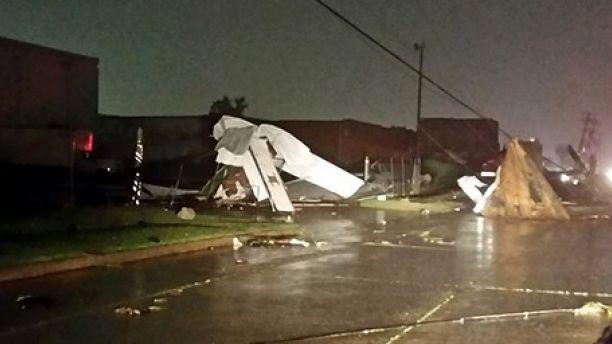 Торнадо в штате Оклахома сорвал крыши с нескольких домов