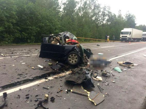 В Ровенской области столкнулись легковушка и грузовик