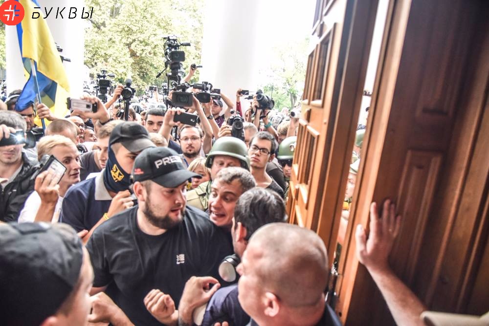 Активисты ворвались в сессионный зал мэрии Одессы_03