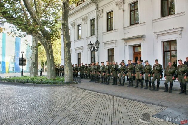 Здание городского совета Одессы оцепили силовики