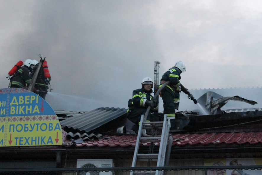 Пожар на территории центрального рынка в Полтаве