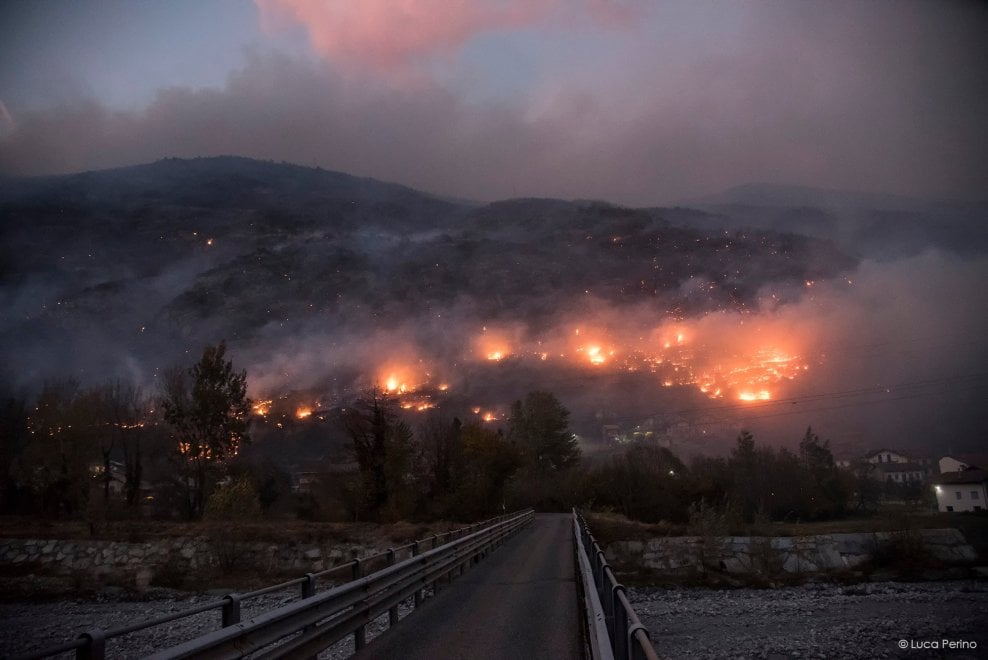 Сильные лесные пожары на севере Италии