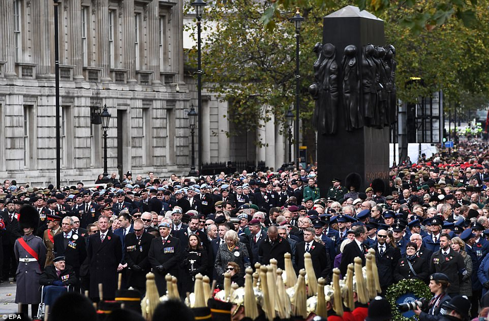 11 нояб. День памяти павших в Великобритании. День памяти в Великобритании 11 ноября. Remembrance Sunday в Великобритании. День поминовения в Англии.