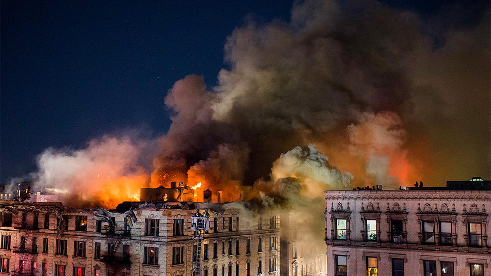 Пожар в 100-летнем доме на Манхэттене