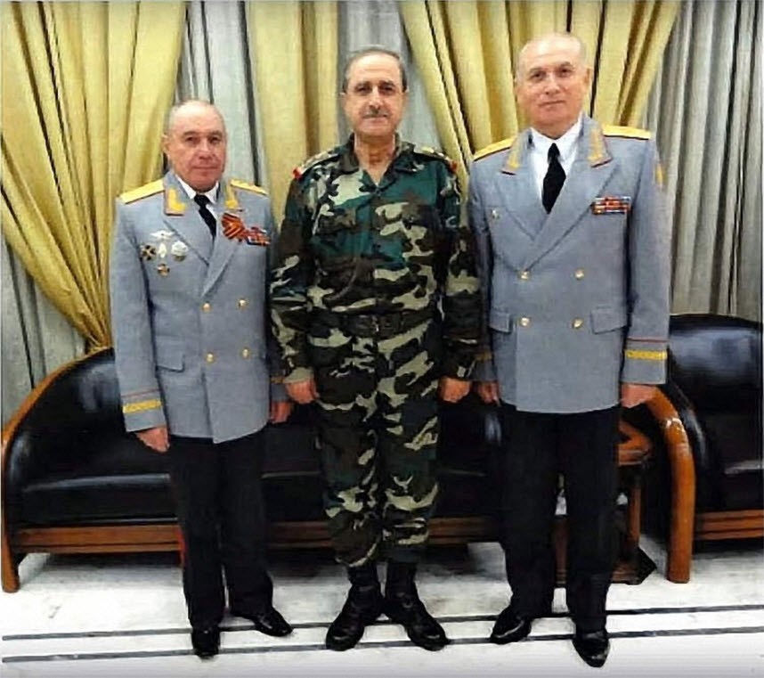 Генерал-полковник Ткачев (слева), министр обороны Сирии Дауд Раджа (в центре), генерал-майор Кужеев (справа)