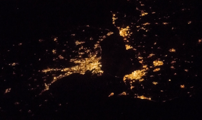 Снимки городов из космоса.