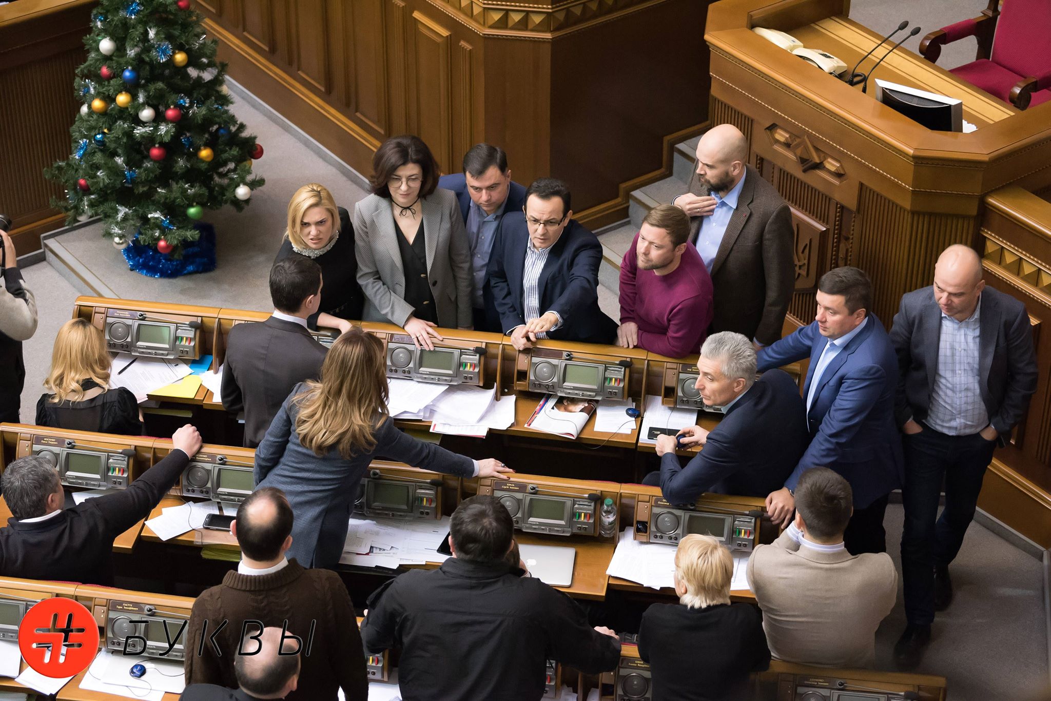 Принятие закона о реинтеграции Донбасса.