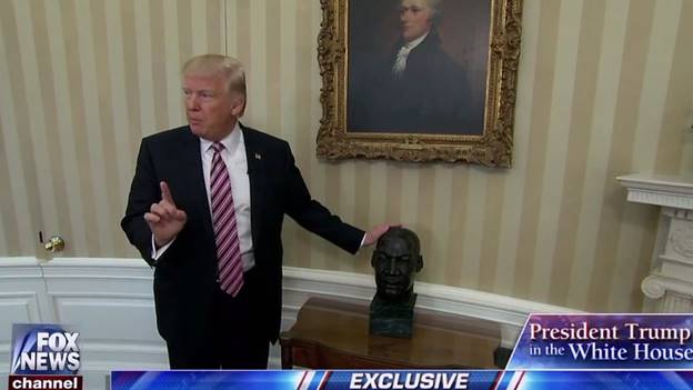 trump with mlkjr bust 1516223945