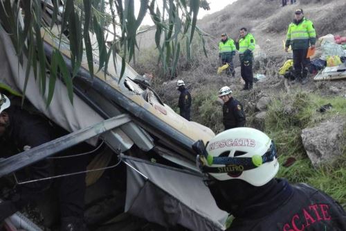 В Перу автобус упал в пропасть.