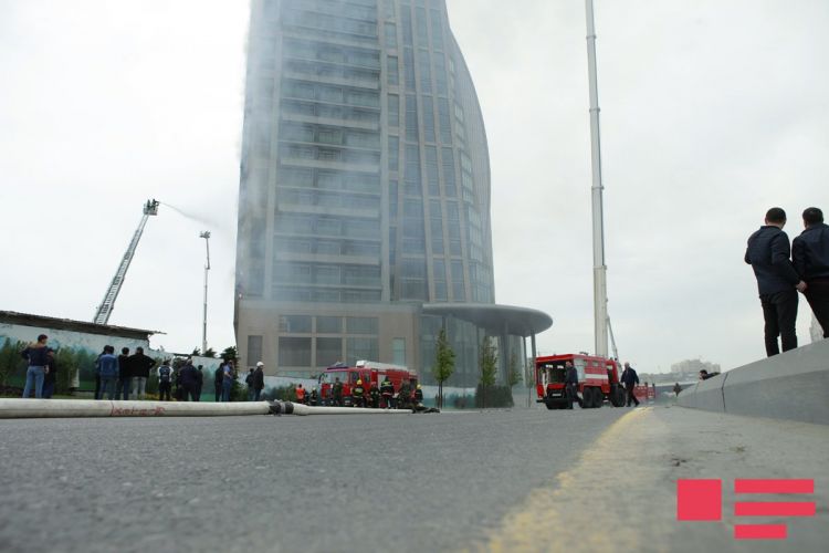 Пожар в высотном здании в Баку.