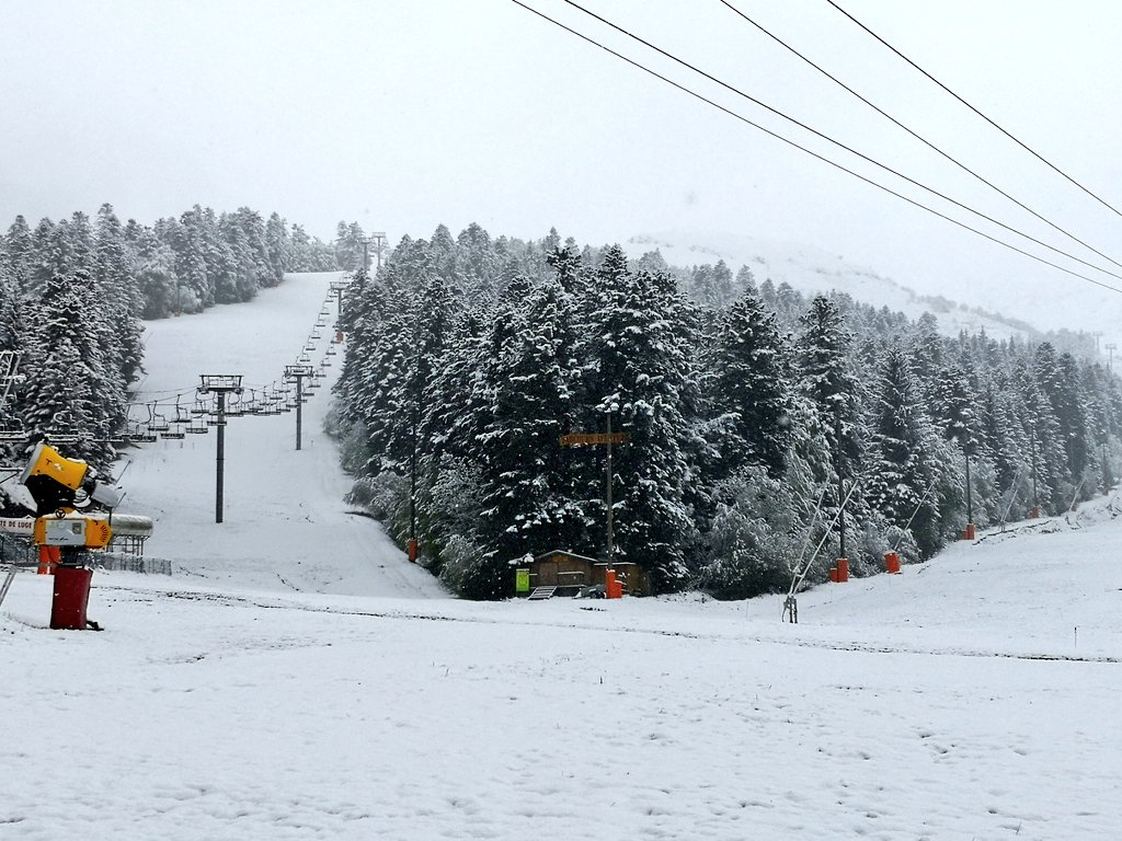 Сильный снегопад во Франции.