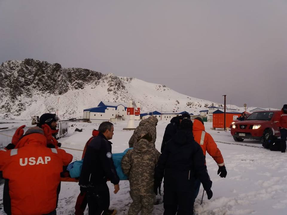 Эвакуация украинца с антарктической станции.