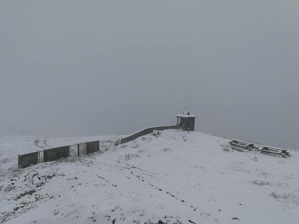 Снег в Карпатах.