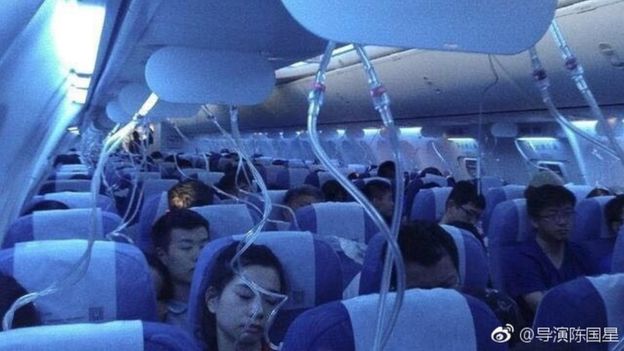 Кислородные маски в самолете