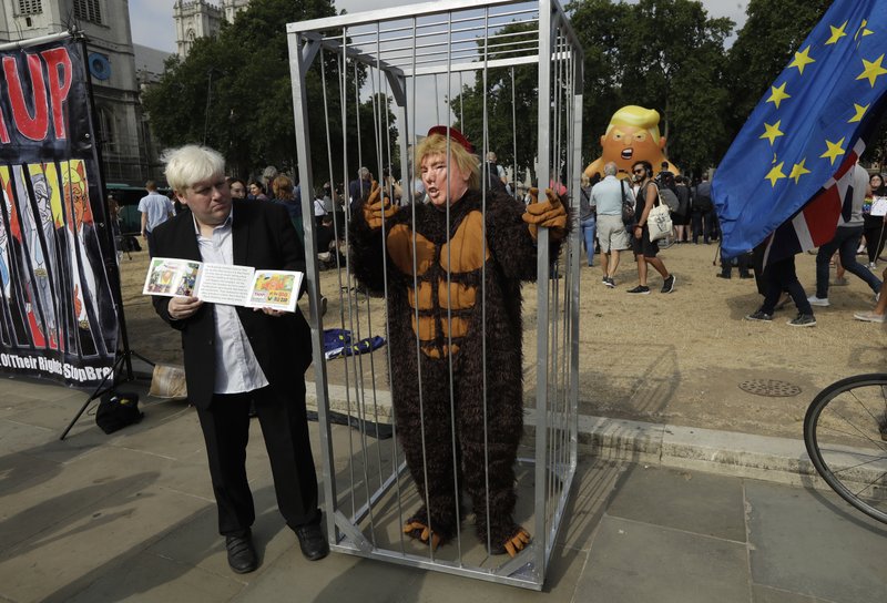 В Лондоне протестовали против Трампа_15