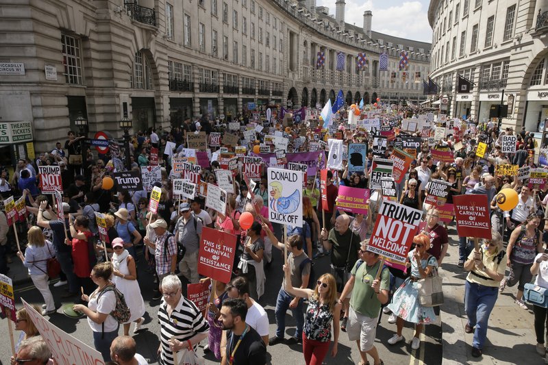В Лондоне протестовали против Трампа_08
