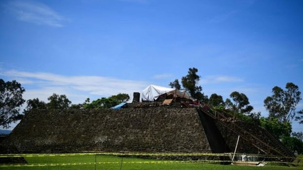 В Мексике обнаружен храм внутри пирамиды_02