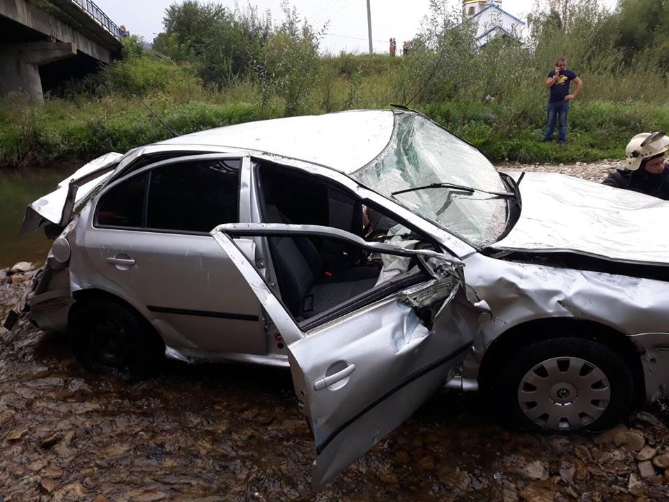 Львов_авто упало в реку
