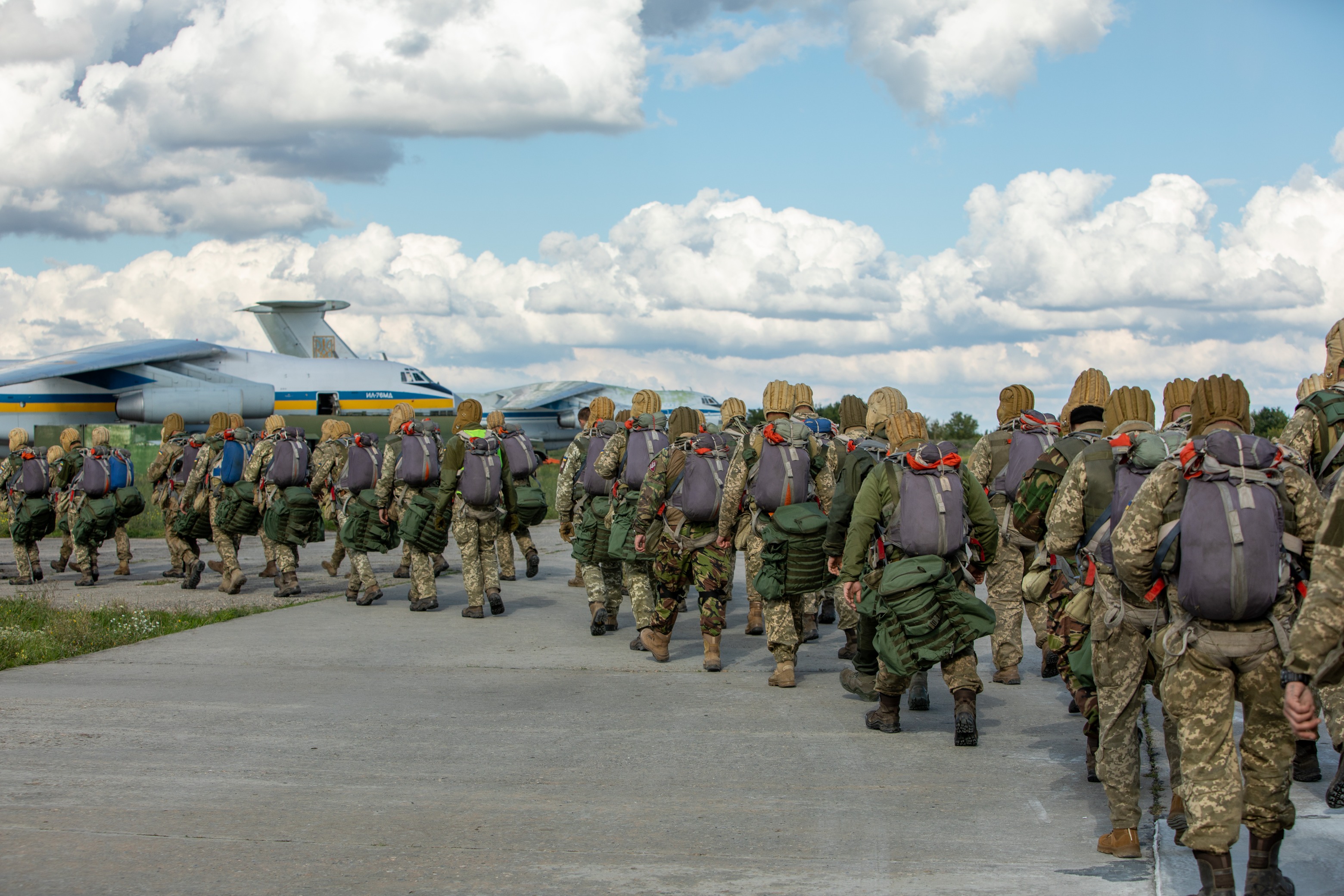 Воздушно десантные штурмовые войска. 95 Десантно штурмовая бригада Украины. Десантно-штурмовые войска Вооружённых сил Украины. 35 Десантно штурмовая бригада Украина. Украинская 95 штурмовая десантная бригада.