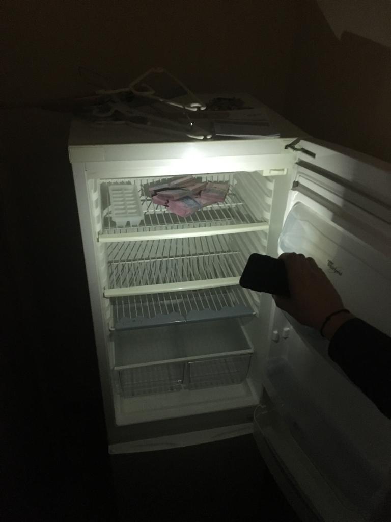взятка в холодильнике