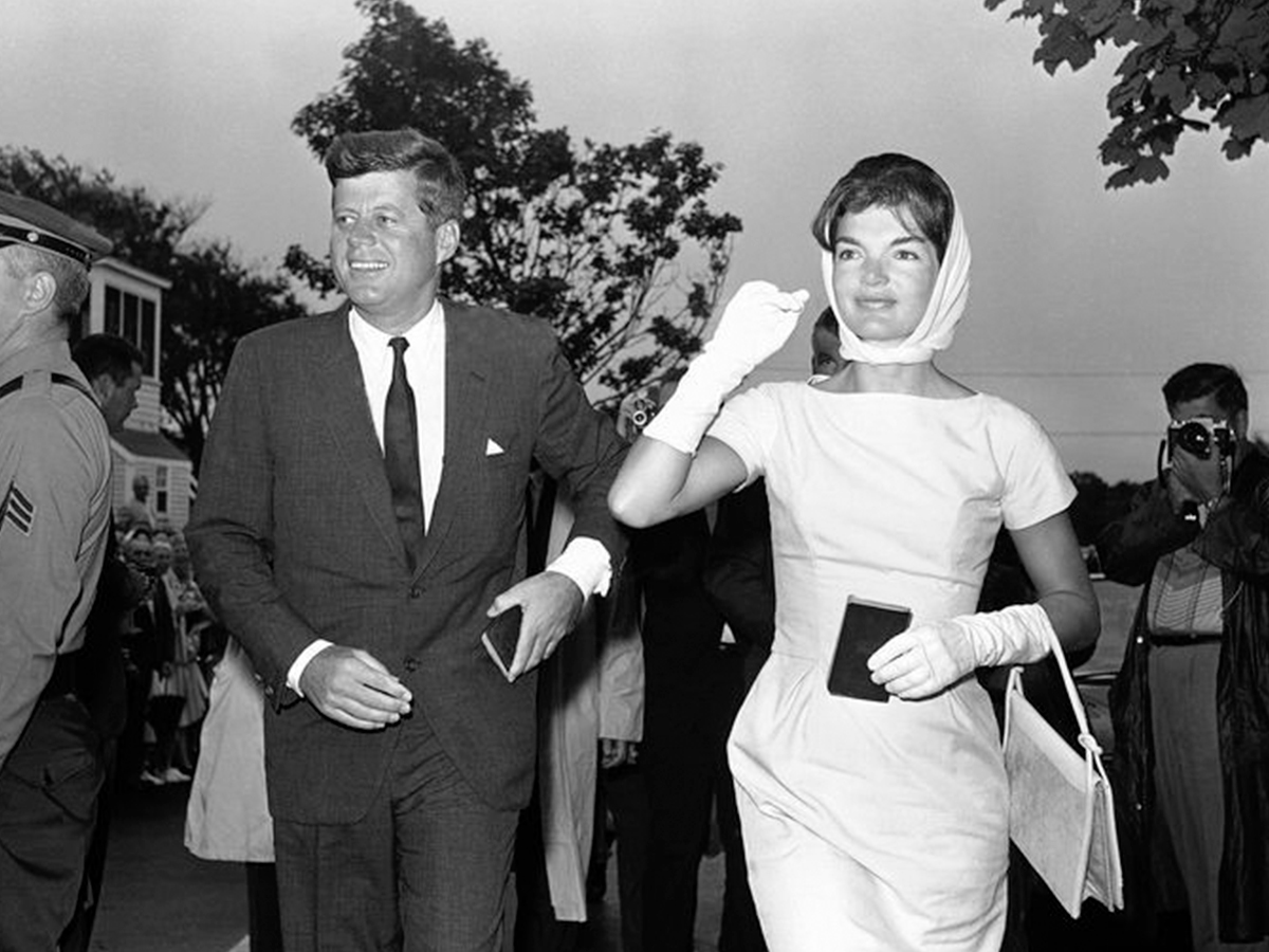 12 Жаклин Кеннеди с мужем Джоном Кеннеди