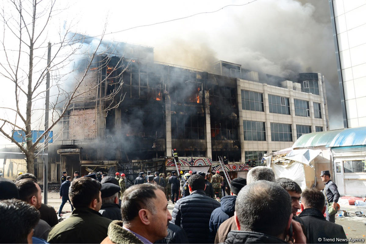 пожар в тц в Баку