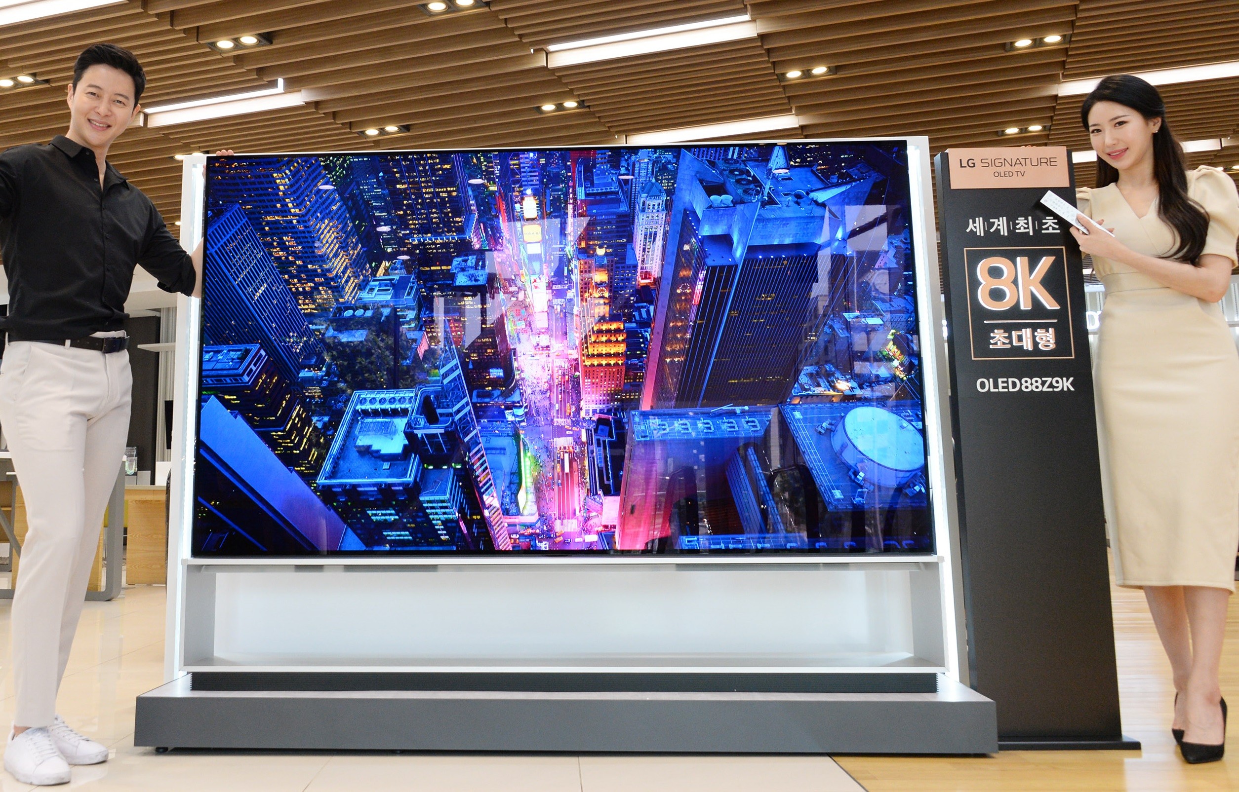 LG 8K OLED TV 002