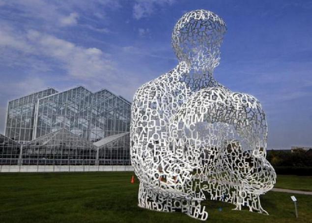 Скульптур букв. Скульптура Сингапур душа от Jaume Plensa. Скульптуры из сетки. Скульптура из букв. Большие скульптуры из сетки.